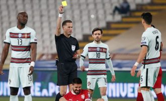 Federata holandeze e futbollit dënon gjyqtarin që i’a anuloi golin Ronaldos ndaj Serbisë