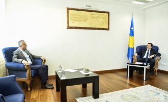 Kurti liron nga detyra Enver Dugollin