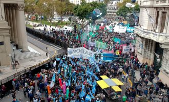 Në Argjentinë protestohet kundër mbylljes së shkollave dhe kalimit në mësim online shkaku i pandemisë së Coronavirusit