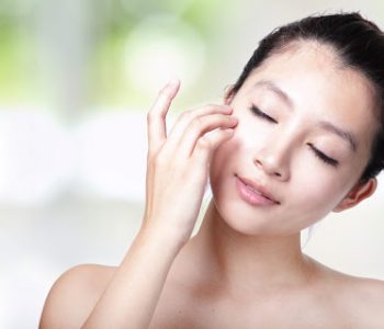 Për një lëkurë që shndrit praktikoni “metodën 4-2-4”