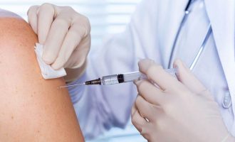 Fillon vaksinimi i punëtorëve shëndetësorë në Kaçanik, në dispozicion kanë vetëm 70 vaksina