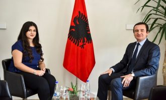 Yllza Hoxha merr mandatin e deputetes si zëvendësuese e Vjosa Osmanit