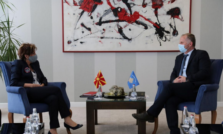 Bislimi pret në takim ambasadoren e Maqedonisë së Veriut
