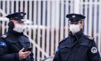 U gjobitën për masat anti-COVID, kundërshtuan dhe u arrestuan