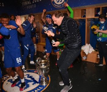 Pas triumfit në finale të Champions League, Tuchel feston si i “çmendur” me futbollistët