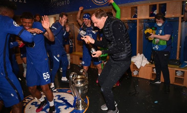 Pas triumfit në finale të Champions League, Tuchel feston si i “çmendur” me futbollistët