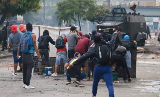 Shkon në 24 numri i viktimave në protestat që po mbahen kundër reformës së taksave në Kolumbi