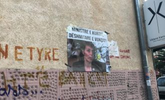 “Ministre e Kurtit, dëshmitare e Vukçit!”, posterë kundër Gërvallës vendosen në Prishtinë