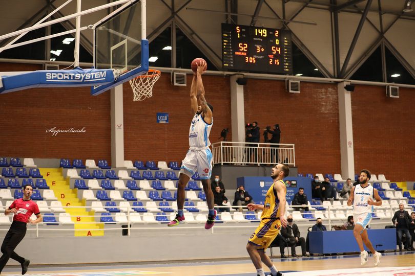 Rahoveci mposht Yllin në Suharekë, ndeshja e fundit vendos finalistin në basketboll