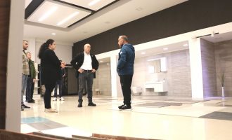 Haradinaj u premton mbështetje bizneseve, kritikon Qeverinë për veprime të vonuara