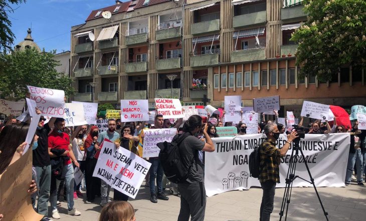 Në Mitrovicë protestohet kundër ngacmimeve dhe dhunës seksuale