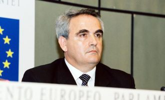 Dedaj pas shkarkimit nga detyra: “Presidente e kontrabanduar”