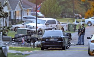 Së paku katër persona kanë humbur jetën pasi një aeroplan i vogël u rrëzua mbi një shtëpi në Mississippi të SHBA-së