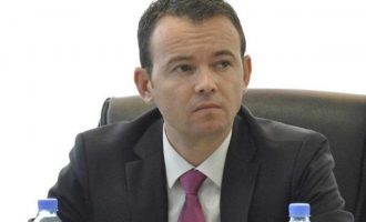 Faton Peci flet për përplasjen: Memli Krasniqi më tha “eja në holl të Kuvendit të bëj llom”