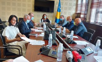 Zemaj e Kollçaku përplasen në Komisionin për Shëndetësi, shkak numri i viktimave nga COVID-19