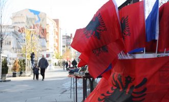 “Shqipëria mund të ndërmjetësojë në ushtrimin e padisë ndaj Serbisë për gjenocid”