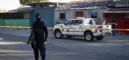 Dhjetë trupa të pa jetë gjenden në pronën e ish-oficerit të policisë në El Salvador