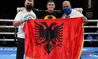 Reshat Mati shënon fitoren e 10-të në boksin profesionist, mposht Ryan Pino