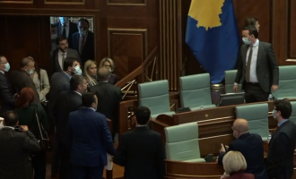 Kastrati flet për përplasjen në Kuvend, tregon pse e shtyu Zybën e VV-së