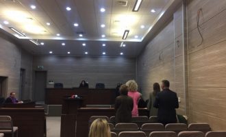 Lirohen nga akuzat Albulena Haxhiu dhe të akuzuarit tjerë për hedhjen e gazit lotsjellës