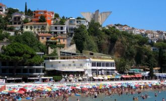 Arrihet marrëveshje bashkëpunimi mes të Kosovës dhe Malit të Zi, për bashkëpunim në fushën e hotelerisë dhe turizmit