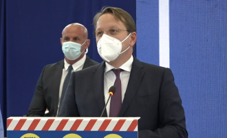 Varhelyi: Me dërgesat e para që do të vijnë në qershor, do të vaksinohen të gjithë punonjësit shëndetësorë