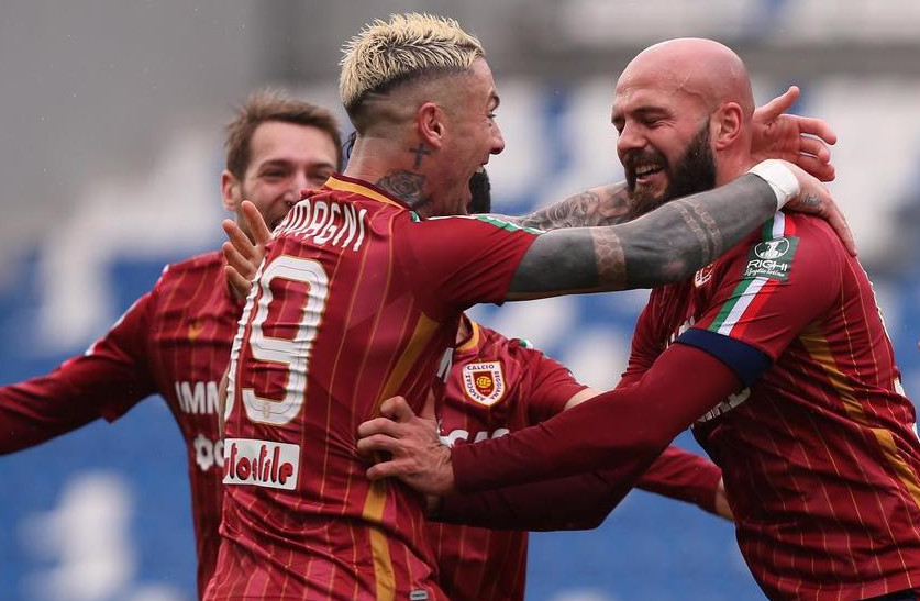 Shënon Arlind Ajeti, i dhuron tre pikë Reggianas në Serie B