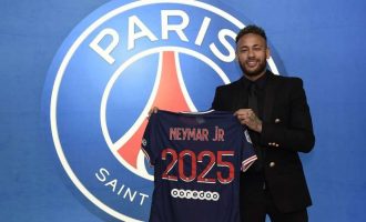 Neymar rinovon kontratën me PSG-në