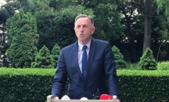 Azemi dorëzon kërkesat e punëtorëve në Kuvend