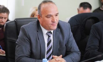 Bulliqi kërkon falje publike për incidentin me qytetarin në QKMF-në e Podujevës
