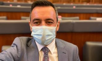 Deputeti VV-së: Lidhja e kravatës për burra është arritje e madhe