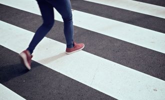 Vetura godet këmbësorin në Prishtinë