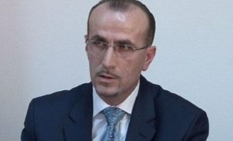 Deputeti PDK-së kërkon shkarkimin e Qëndron Kastratit