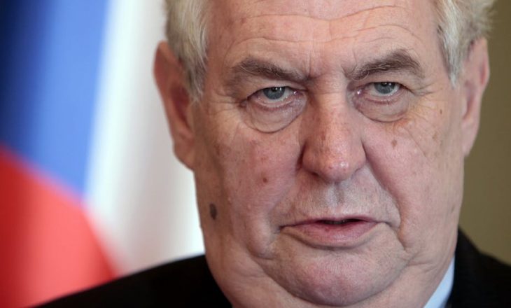 Presidenti çek këshillon Vuçiqin të mos nënshtrohet para presionit për çështjen e Kosovës