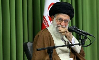 Lideri Suprem i Iranit, Khamenei qorton ministrin e Jashtëm për kasetën audio të lëshuar në media