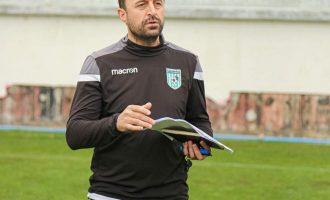 Klodian Duro shkakrohet nga pozita e trajnerit te Feronikeli, Faruk Elshani e pason në pankinë