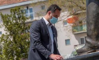 Konjufca homazhe në Bukosh: Nuk do të reshtim së kërkuari drejtësi për të rënët