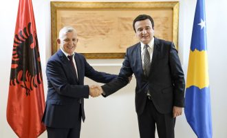 Albin Kurti takohet me ambasadorin e Shqipërisë, flasin për angazhimin e qeverive