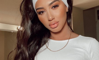 Pas vdekjes së nënës, Melinda kthehet me dukje provokative