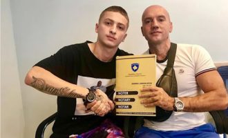 “Po pështyn dorën që i dha bukë”, reagon ish-menagjeri pas deklaratës së Feros se i kanë blerë klikimet