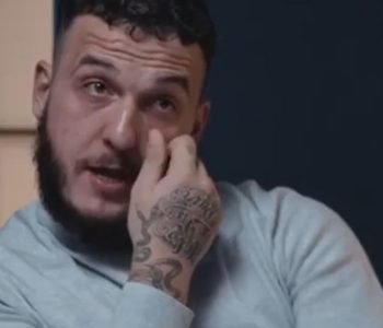 Reperi nuk harroi t’i shkojë në vizitë mësueses të parë