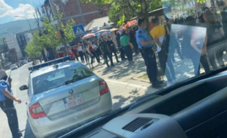 Rrihen mes vete tre persona në Prizren, njëri përfundon në spital