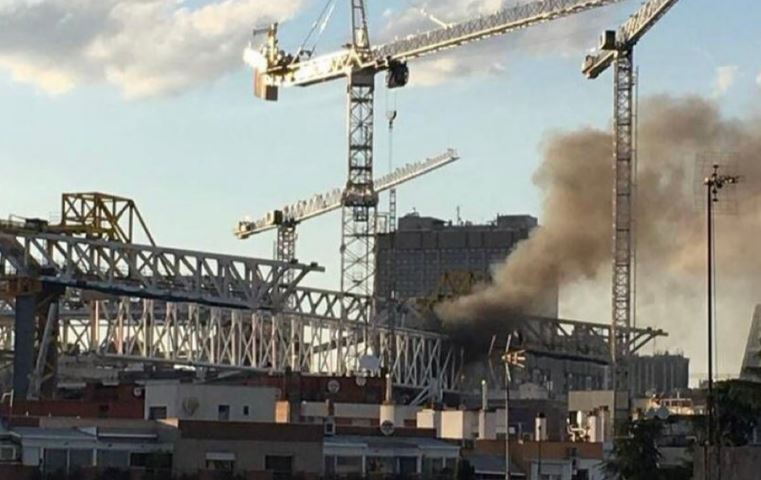 “Santiago Bernabeu” përfshihet nga flakët