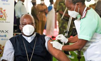 Malawia djeg vaksinat e skaduara AstraZeneca