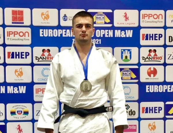 Shpati Zekaj fiton medaljen e argjendtë në “European Open” të Zagrebit