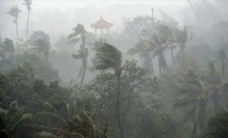 Nga stuhia e fortë e erës, së paku 10 persona kanë humbur jetën në Kinë