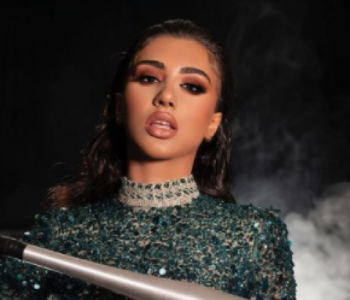 Gjira ‘sulmon’ Melindën: Në mars i ka vdekur nëna, e në maj lanson këngë duke “u dridh” me tanga