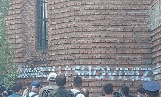 PSD e quan “simbol të shovinizimit” objekti e kishës në oborrin e UP-së