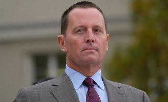Grenell publikon mesazhet në Instagram nga shqiptarët që e kërcënojnë dhe e lavdërojnë