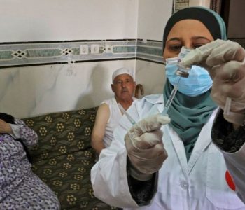 Palestinezët anulojnë marrëveshjen me Izraelin për vaksinat